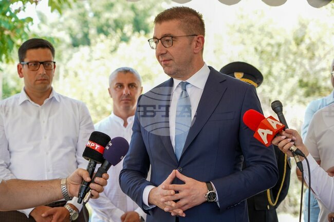 Има много евродепутати, които няма да гласуват за поправката, с която се заличават "македонската идентичност и език" от доклада на ЕП, заяви премиерът на Република Северна Македония