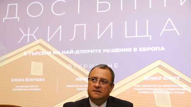 Министър Иванов съобщи, че се работи до края на годината да стартира вторият етап от Националната програма за енергийна ефективност на многофамилни жилищни сгради