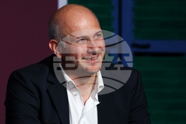 Народен театър „Иван Вазов“ -  „Оръжията и човекът“ - екип - дискусия