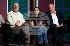 Народен театър „Иван Вазов“ -  „Оръжията и човекът“ - екип - дискусия