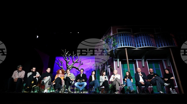 Народен театър „Иван Вазов“ -  „Оръжията и човекът“ - екип - дискусия