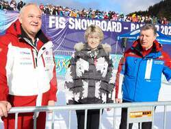 Снимка: Министерство на младежта и спорта - Весела Лечева награди победителите в Банско.