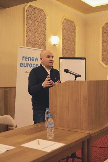 Илхан Кючюк: Неуспехите на България се коренят в моделите Борисов и Петков