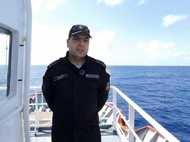 Ден 27 - Антарктида - Св. св. Кирил и Методий - НИК 421 - военен кораб - Кап. Николай Данаилов, командир на НИК 421