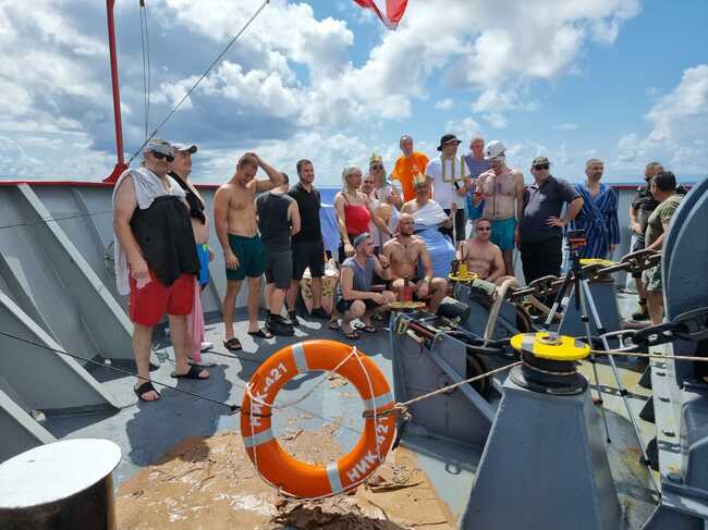 Ден 27 - Антарктида - Св. св. Кирил и Методий - НИК 421 - военен кораб - тържествено кръщение на екватора