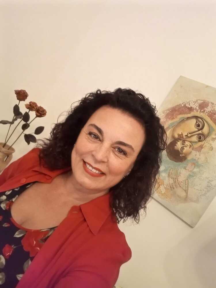 Анна Мария Петрова-Гюзелева представя свои стихосбирки в България и Кипър