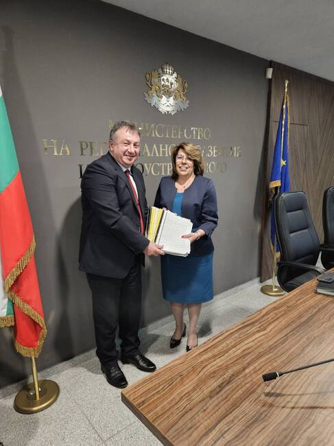 Община Шумен подписа с МРРБ 25 нови споразумения на обща стойност над 30 млн. лева