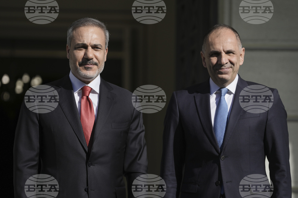 Външните министри на Гърция и Турция са обсъдили в Брюксел следващите стъпки в диалога между страните им, според дипломатически източници