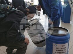 Летище София - 33-та българска антарктическа експедиция - участници - отпътуване