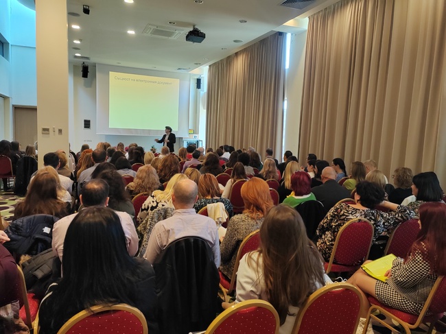 Над 100 съдии и съдебни служители участват в обучение, инициирано от Окръжния и Районния съд в Добрич