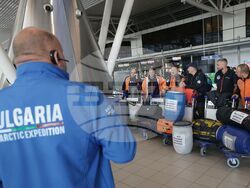 Летище София - 33-та българска антарктическа експедиция - участници - отпътуване
