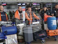 Летище София - 33-та българска антарктическа експедиция - участници - отпътуване