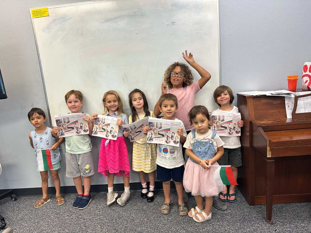 Учениците от Първо българско училище „Родна реч“ в Сарасота, САЩ, почетоха делото на народните будители 