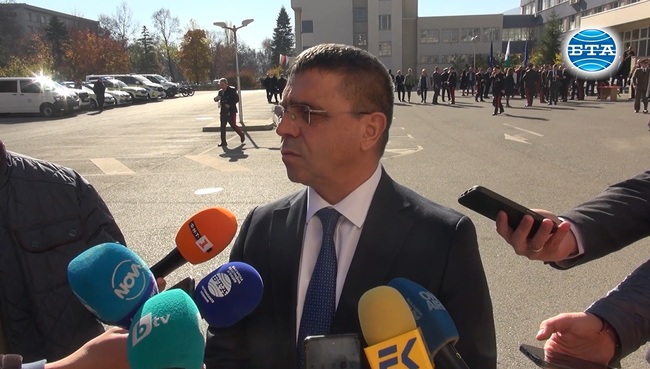 МВР опази обществения ред пред Народния театър, не мога да кажа, че има грешка в действията ни, каза министър Атанас Илков