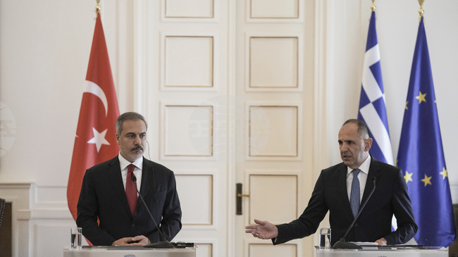 Турският и гръцкият външни министри са провели телефонен разговор 