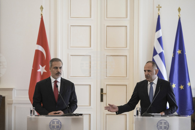 Турският и гръцкият външни министри са провели телефонен разговор 