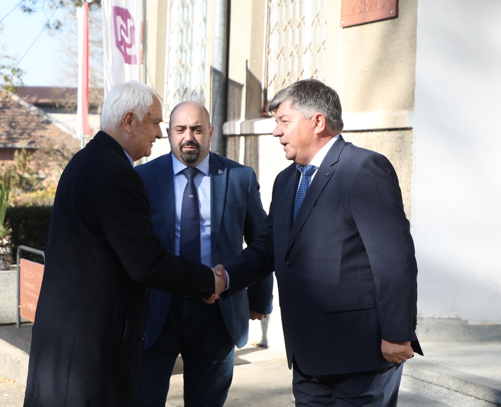 Defence Minister Zapryanov Briefed on Preparations to Assemble Stryker Combat Vehicles