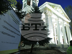 Народен театър - охрана