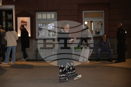 Народен театър - граждани в подкрепа на пиесата "Оръжията и човекът"