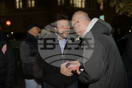 Народен театър - граждани в подкрепа на пиесата "Оръжията и човекът"