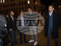 Народен театър - граждани в подкрепа на пиесата "Оръжията и човекът"