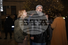 Народен театър - граждани в подкрепа на пиесата "Оръжията и човекът"