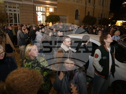 Народен театър - граждани в подкрепа на пиесата "Оръжията и човекът"