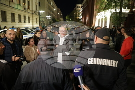 Народен театър - граждани в подкрепа на пиесата "Оръжията и човекът"