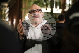 Народен театър - граждани в подкрепа на пиесата "Оръжията и човекът"