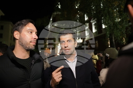 Народен театър - граждани в подкрепа на пиесата "Оръжията и човекът"