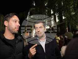 Народен театър - граждани в подкрепа на пиесата "Оръжията и човекът"