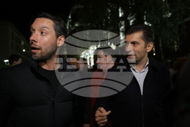 Народен театър - граждани в подкрепа на пиесата "Оръжията и човекът"