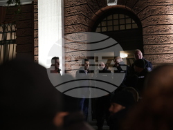 Народен театър - граждани в подкрепа на пиесата "Оръжията и човекът"