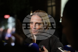 Народен театър - граждани в подкрепа на пиесата "Оръжията и човекът"