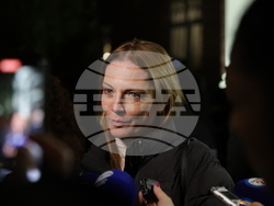 Народен театър - граждани в подкрепа на пиесата "Оръжията и човекът"