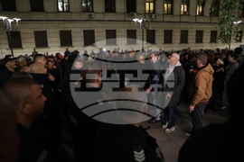 Народен театър - граждани в подкрепа на пиесата "Оръжията и човекът"