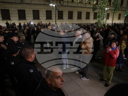 Народен театър - граждани в подкрепа на пиесата "Оръжията и човекът"