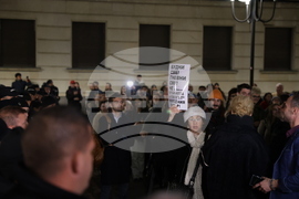 Народен театър - граждани в подкрепа на пиесата "Оръжията и човекът"