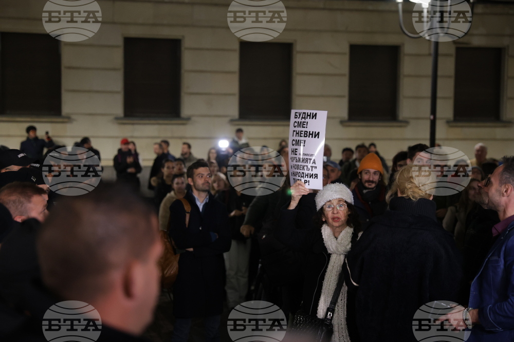 Народен театър - граждани в подкрепа на пиесата "Оръжията и човекът"