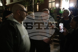 Народен театър - граждани в подкрепа на пиесата "Оръжията и човекът"