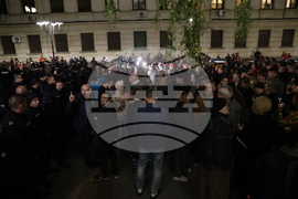 Народен театър - граждани в подкрепа на пиесата "Оръжията и човекът"