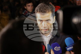 Народен театър - граждани в подкрепа на пиесата "Оръжията и човекът"