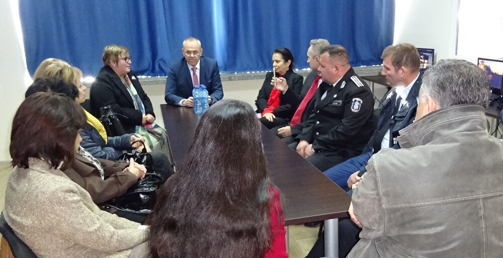 Окръжен съд – Разград: Министърът на правосъдието Мария Павлова посети обособеното помещение „синя стая“ към Окръжен съд – Разград за щадящо изслушване и разпити на деца 