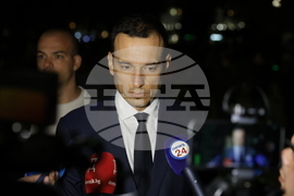 Два протеста се провеждат пред Народния театър „Иван Вазов“ тази вечер