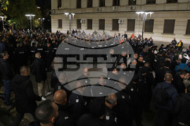 Народен театър - граждани в подкрепа на пиесата "Оръжията и човекът"