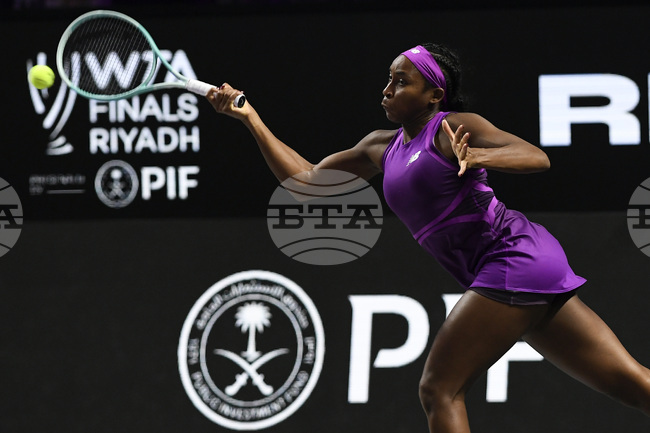 Коко Гоф надигра Арина Сабаленка и ще срещне китайката Цинвън Чжън за титлата във финалния турнир на УТА