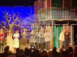 При пълна зала и без инциденти премина втората премиерна вечер на „Оръжията и човекът“, снимки – Даниел Димитров/БТА