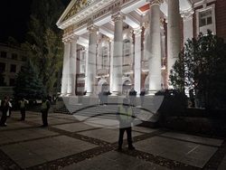 При пълна зала и без инциденти премина втората премиерна вечер на „Оръжията и човекът“, снимки – Даниел Димитров/БТА