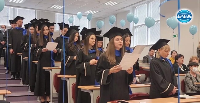 В Медицински университет – Плевен се дипломира първият випуск магистър-фармацевти 