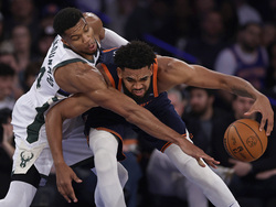 APTOPIX Bucks Knicks Basketball